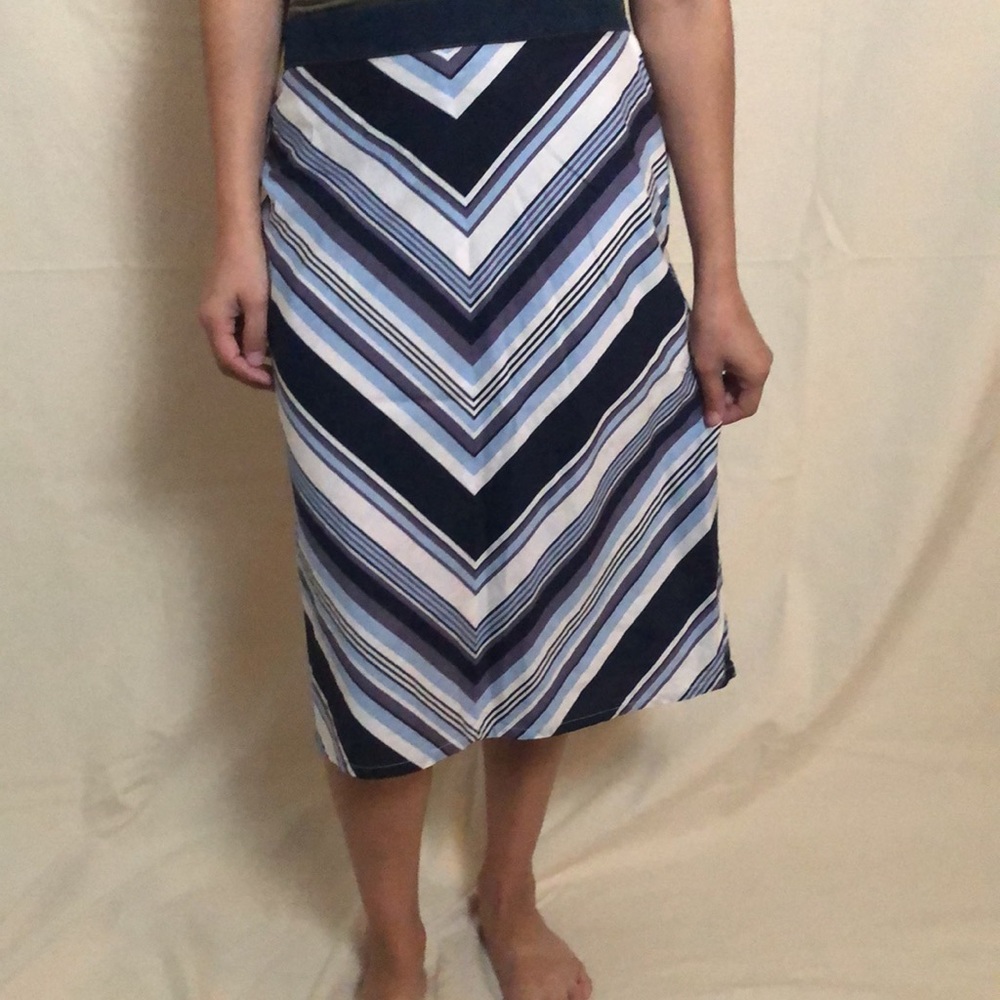 DKNY Jeans navy and White skirt
